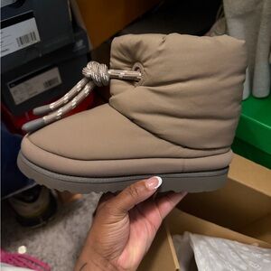 UGG Kids' Classic Maxi Short Boots in Brown